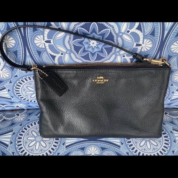 AUTHENTIC LIKE NEW COACH PEBBLE LEATHER CLUTCH - Picture 2 of 8
